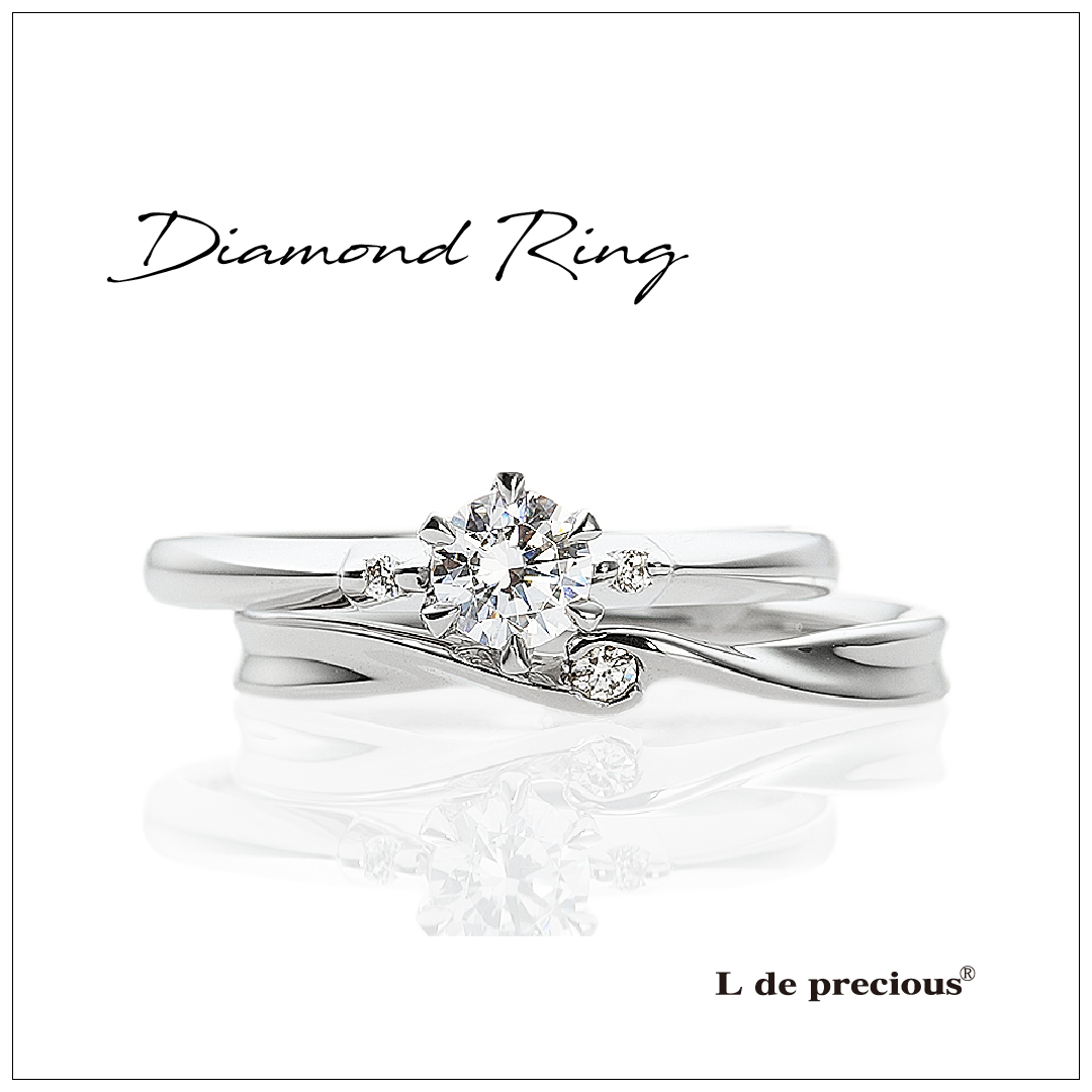 婚約指輪はセンターダイヤの両サイドにメレダイヤが1ピースずつついています。　結婚指輪はリボンのようなデザインで真ん中にメレダイヤが1ピース留まっています。どちらもプラチナでストレートラインです。