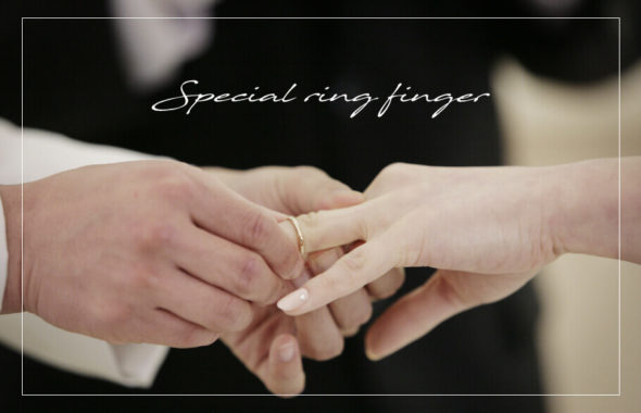 結婚指輪 なぜ左の薬指に着けるの？