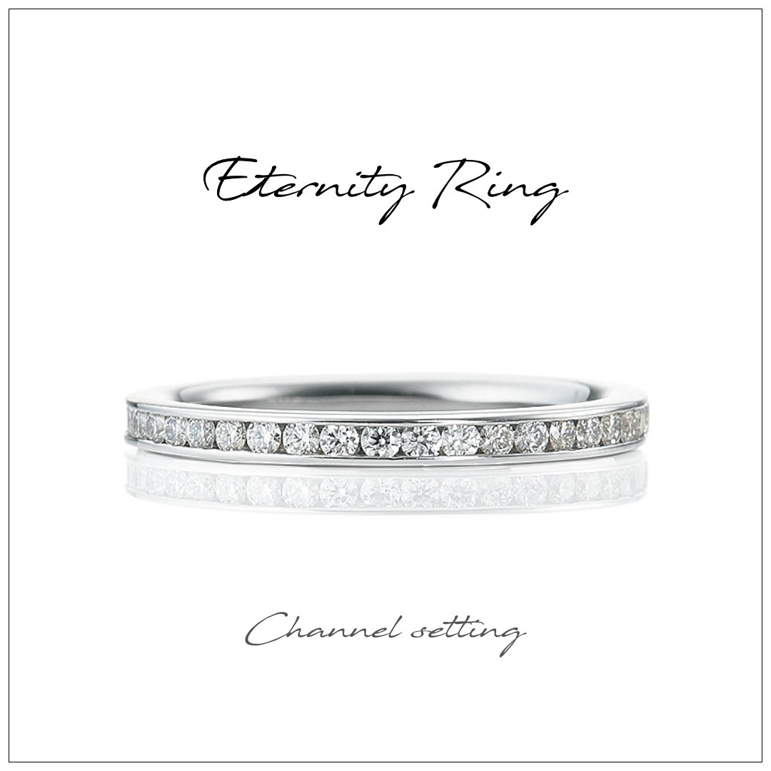 レールセッティングで小さなダイヤモンドが美しく並ぶプラチナのエタニティリング